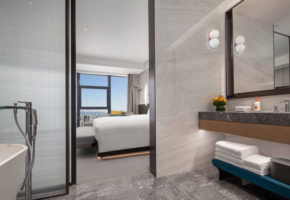 Crowne Plaza Jinan Runhua Hotel1 King Premium City View