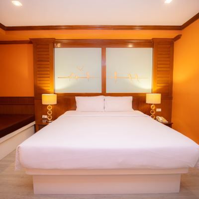 高級大床房（臨街/有噪音提示） 芭曼布麗酒店 （SHA Extra Plus）優惠