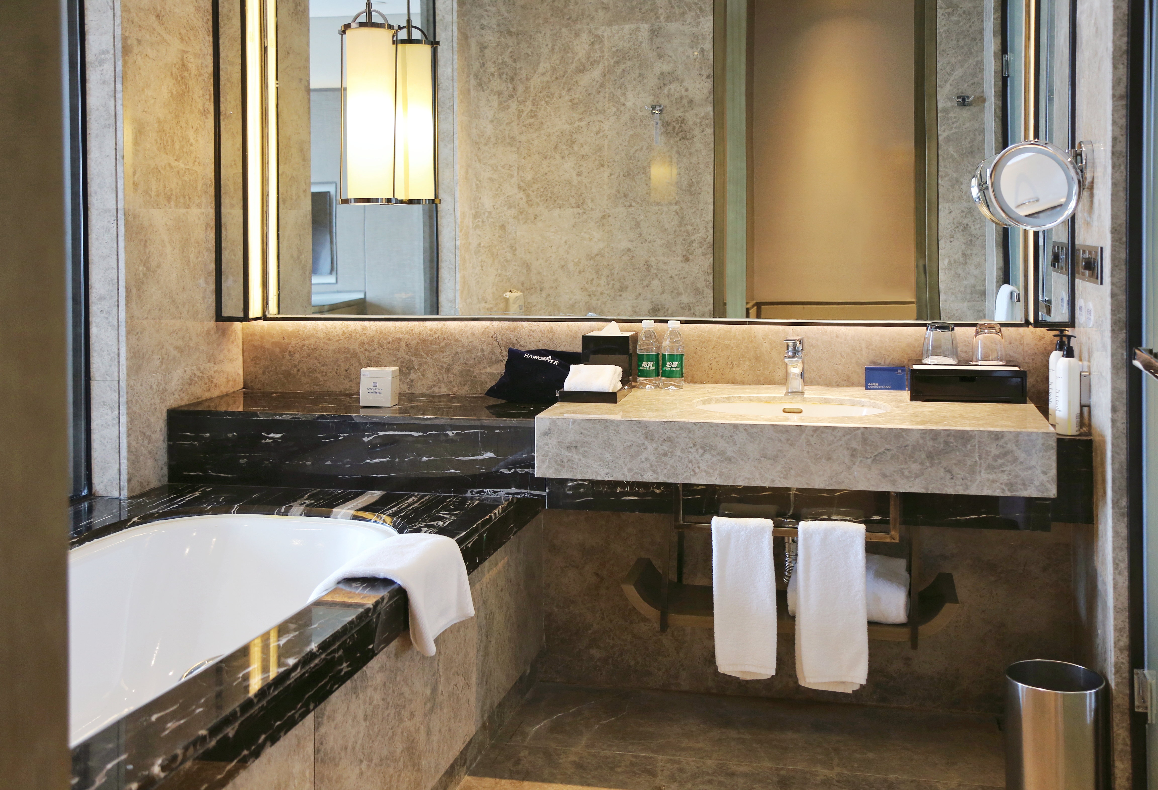 Wanda Realm Tai'an豪华双床房（浴缸+热带雨林花洒+Acca Kappa洗护品）