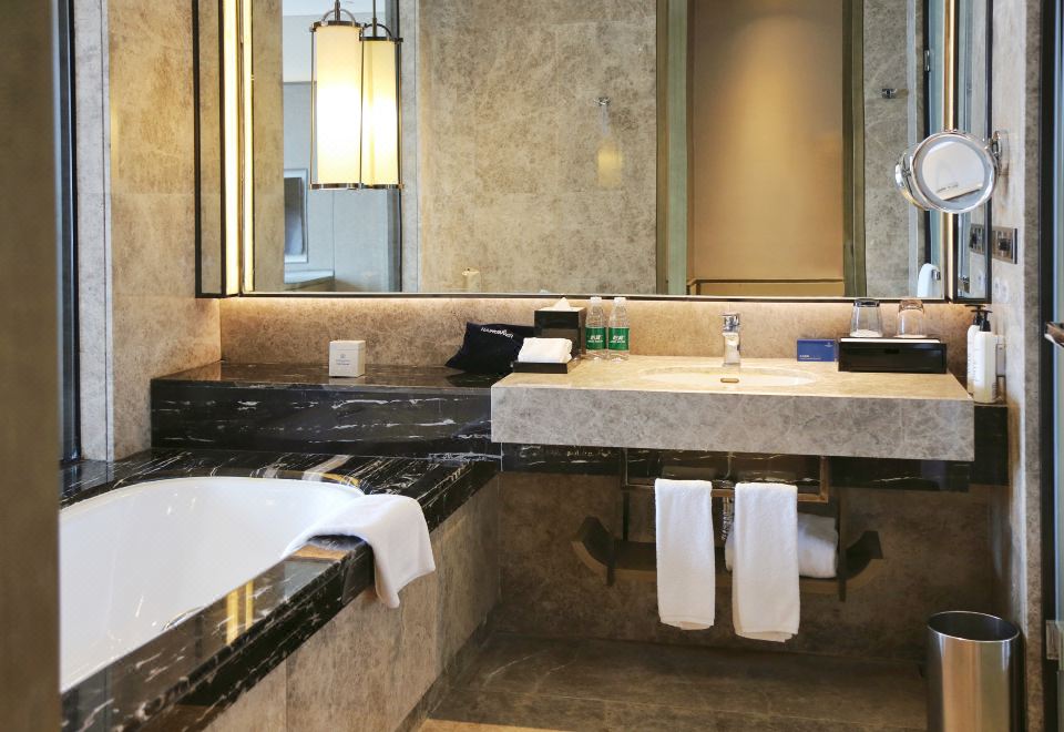 豪华双床房（浴缸+热带雨林花洒+Acca Kappa洗护品）