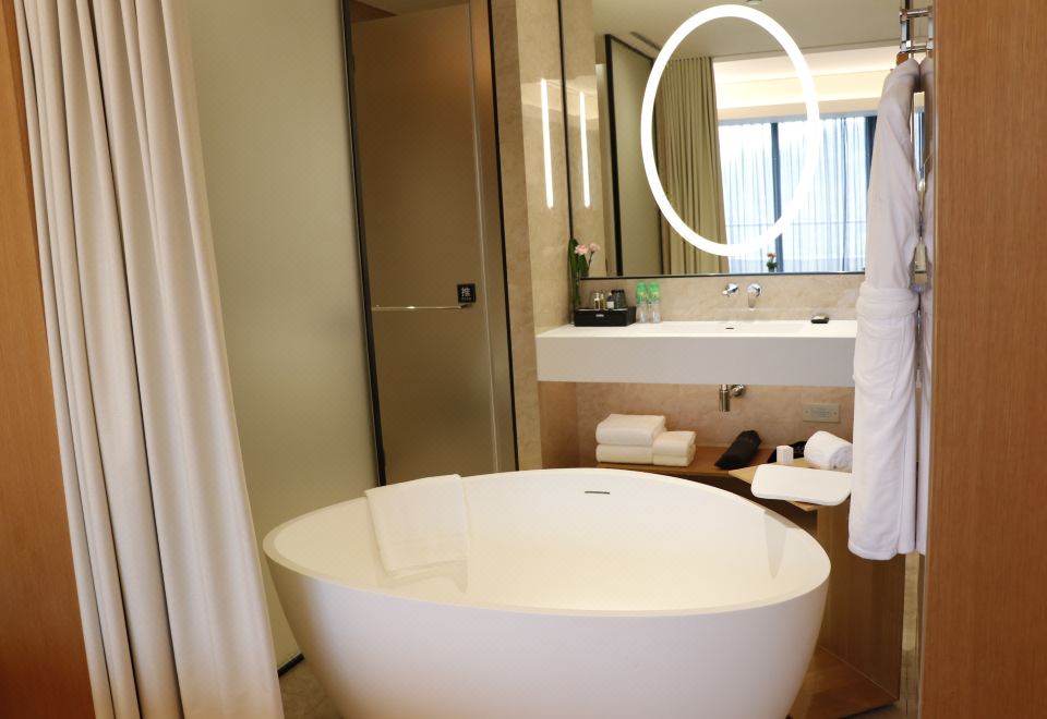 LN Garden Hotel Guangzhou NanshaGarden Executive Room - Sea-View (Double Bed)