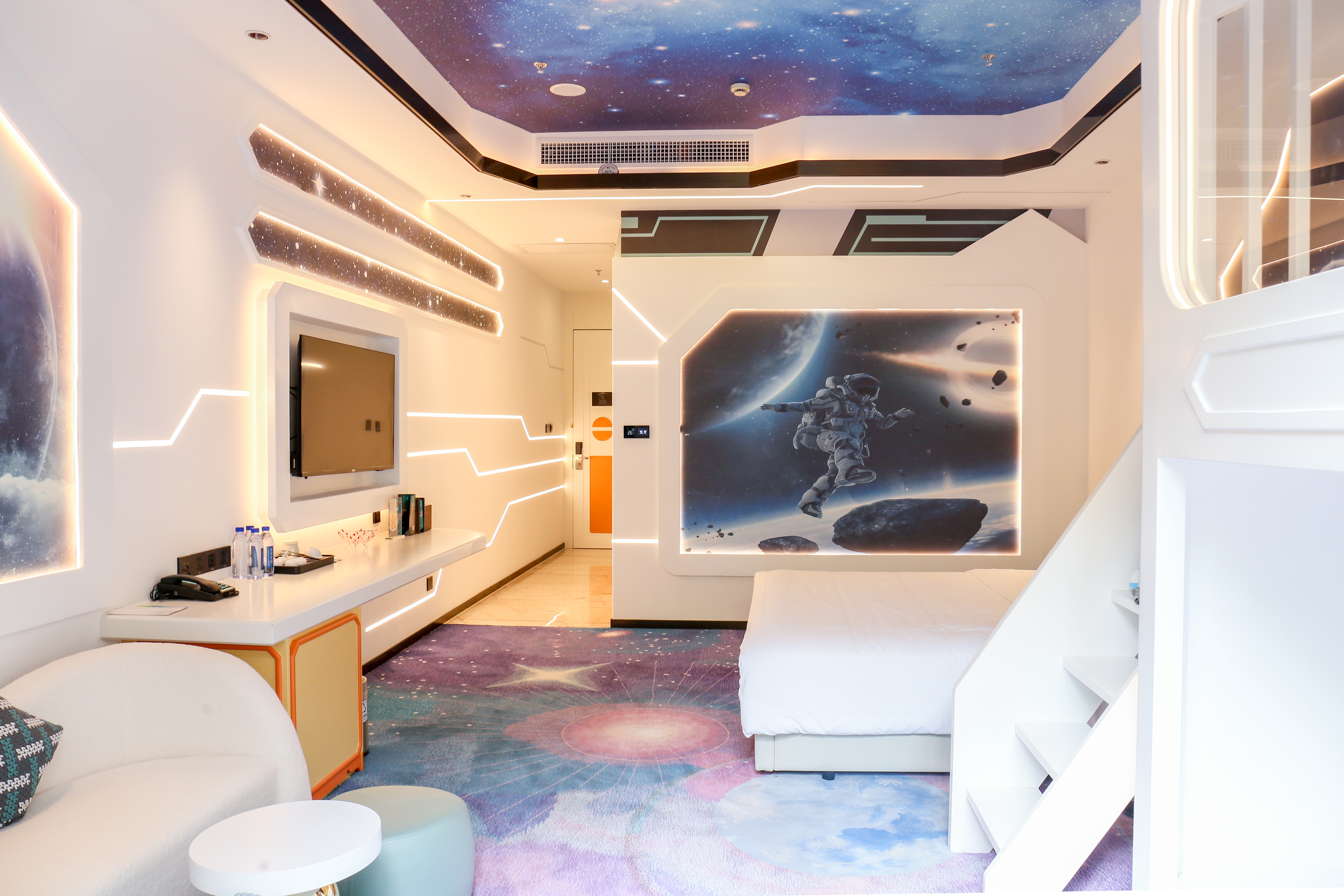 酷炫星空?复式床亲子房