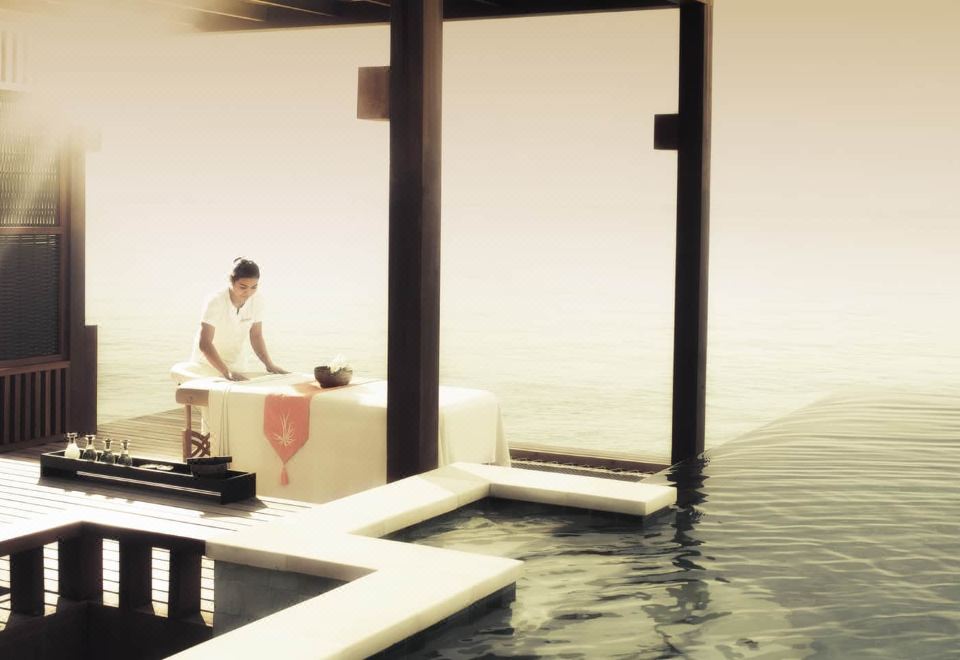 2晚日出泳池沙滩小屋+2晚日落水上泳池别墅