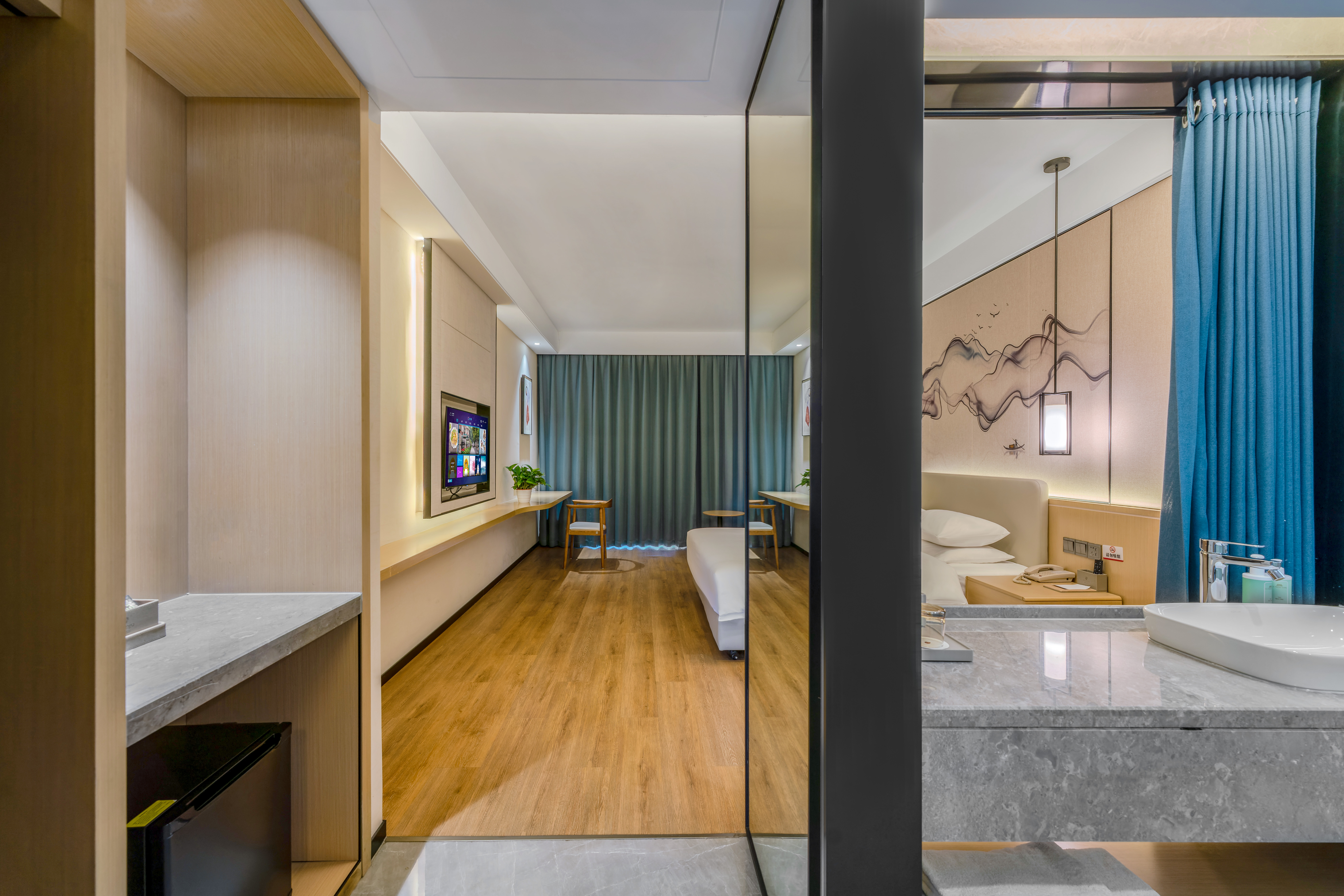 曼享高级大床房（迷你冰箱+阳光露台）