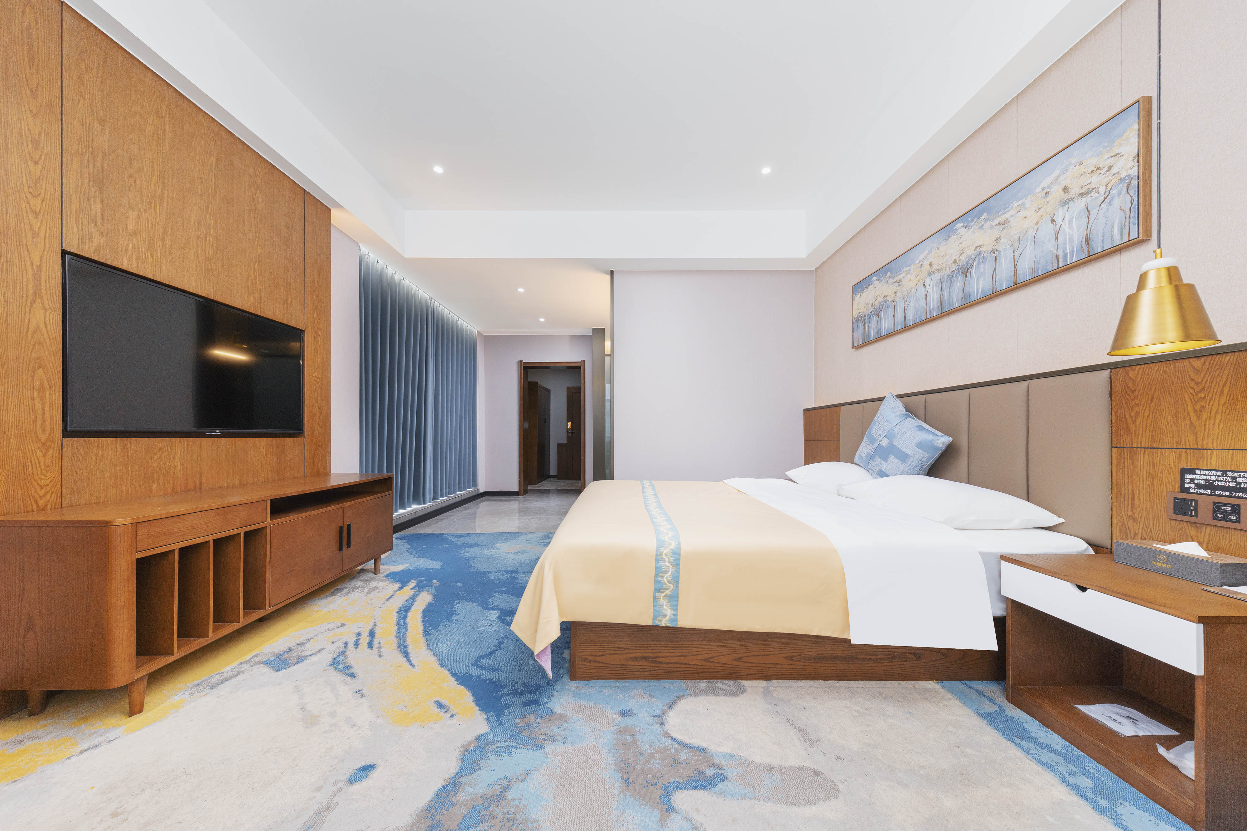 凤凰花园大床房