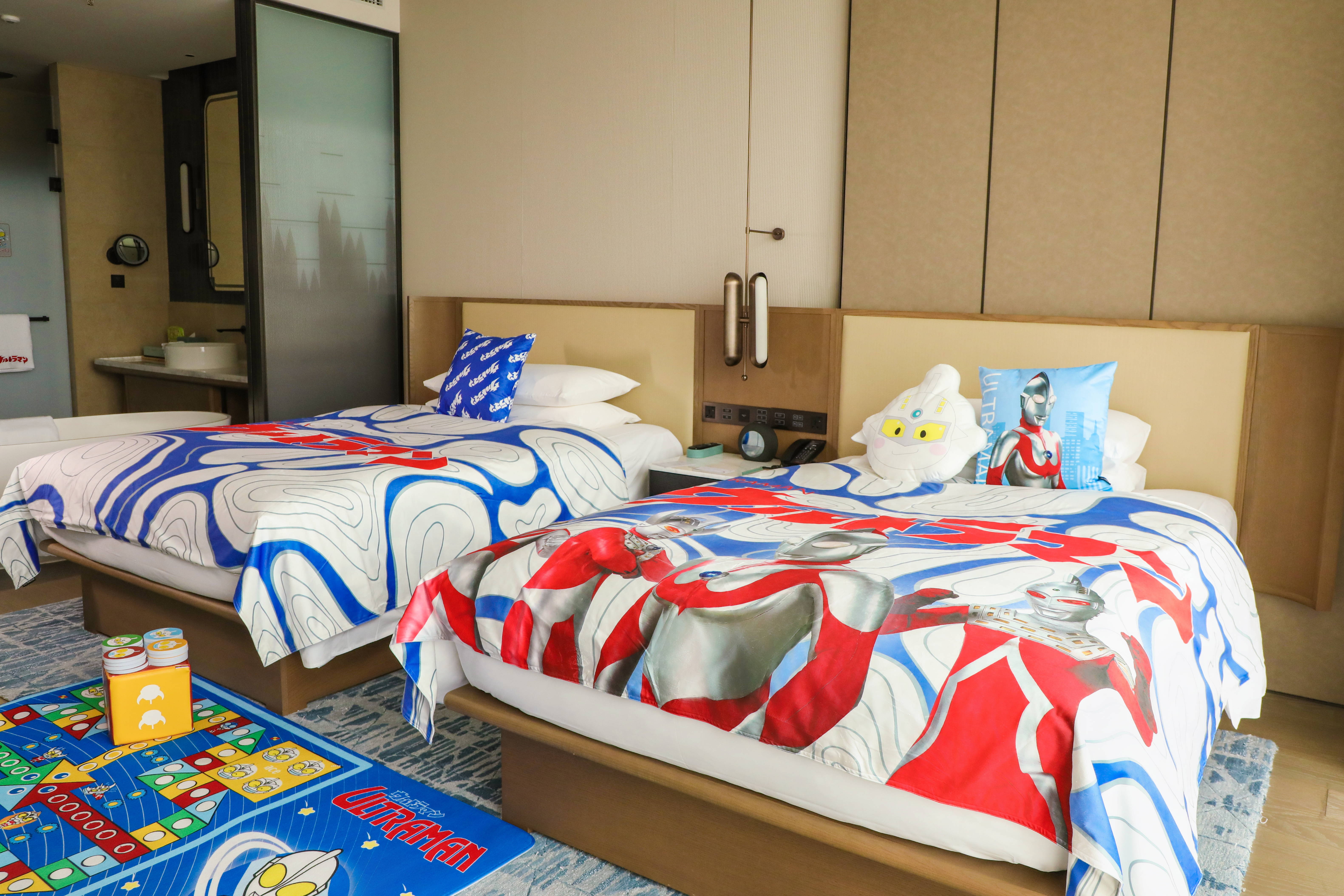 奥特曼亲子双床房