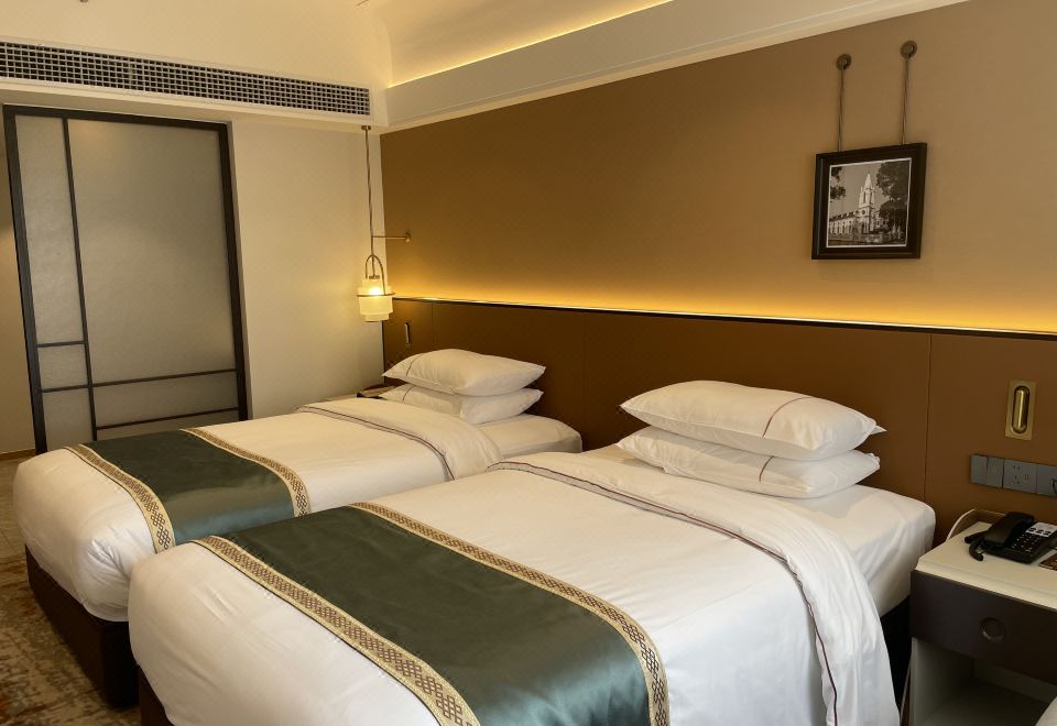 翠乐房欢聚三床房