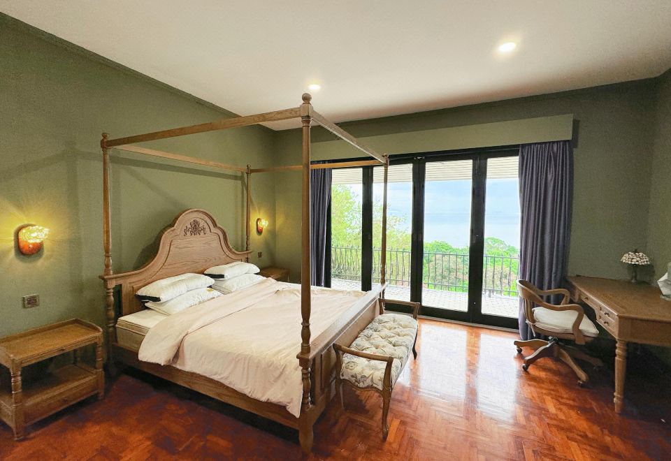 The SeaGreen Loft With Seaview Balcony