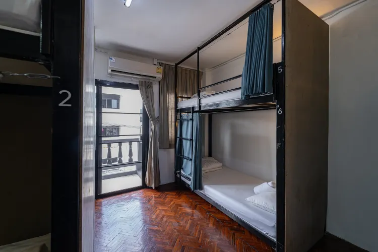 เตียงหอพักรวม (เตียง 2 ชั้น ไม่แยกชายหญิง)