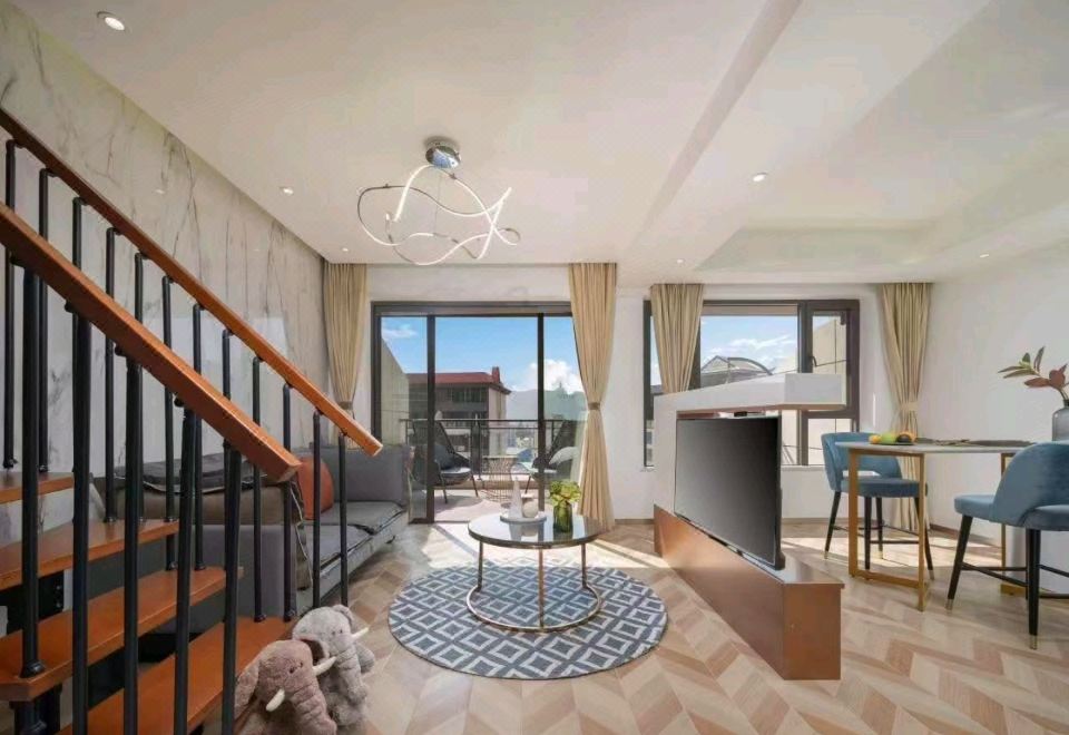 复式露台三居室套房（洗衣机+三卧室+独立办公区）