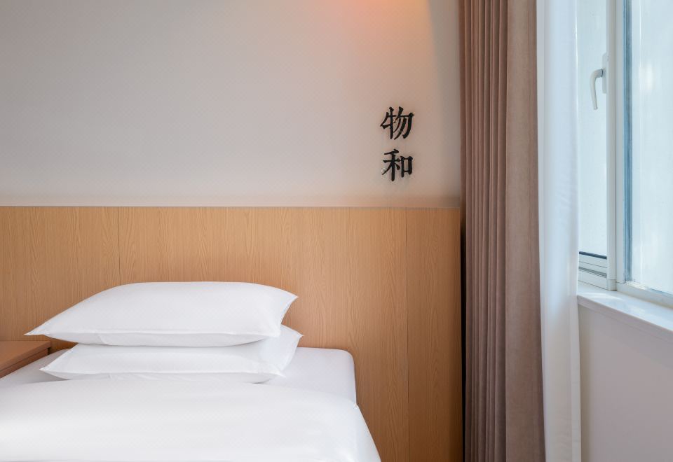 Shanghai Yiqinyuan ResortForest Deep Sleep Hollywood Room (Zero Pressure Pillow + Tencel Mattress)