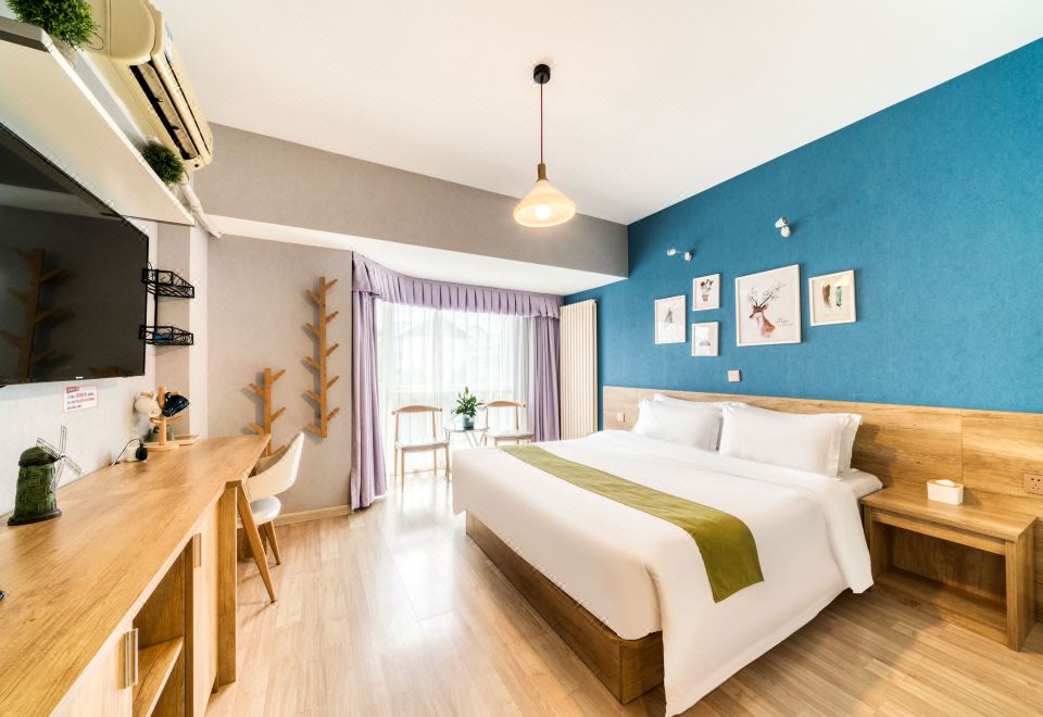 暖阳·露台清新大床房（1080P高清智能投屏+观景台）