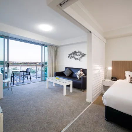 Oaks Mackay Rivermarque Hotel Отели в г. Маккай
