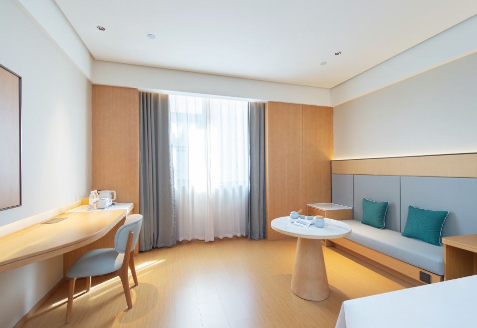 高級大床房【木香茶韻 ·禪意空間 ·零壓好眠】