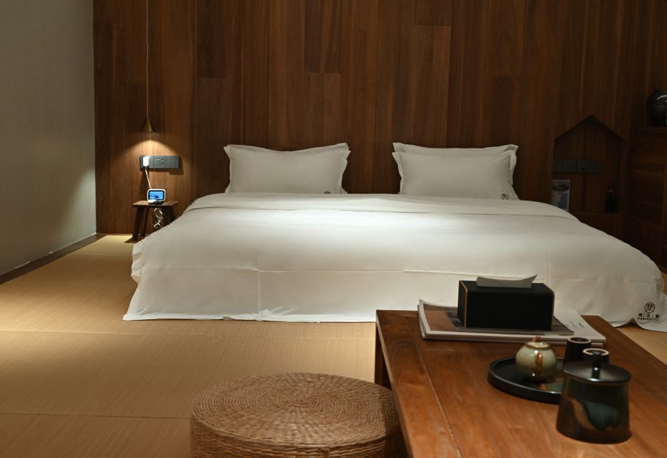 Featured Smart Room - With View