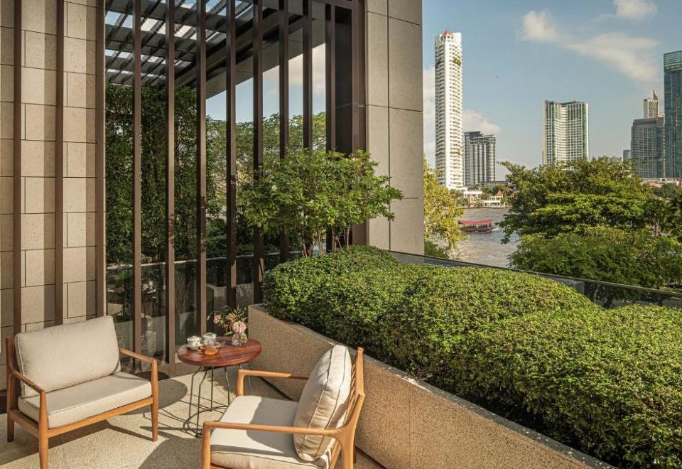 尊贵阳台大床房