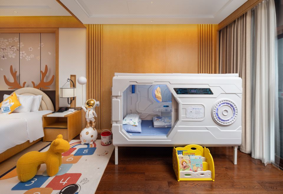 糖果星球亲子三床房（园景阳台丨太空舱丨萌娃帐篷）