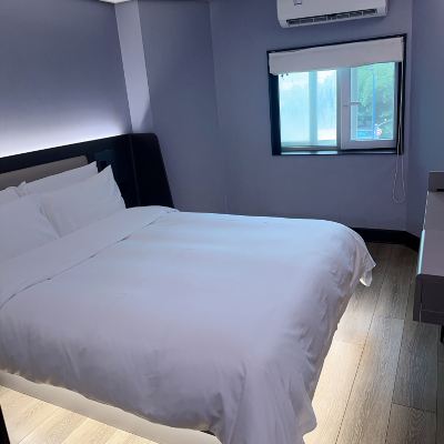 大床房（手機投屏） 漢庭飯店（上海徐家匯漕寶路地鐵站店）優惠