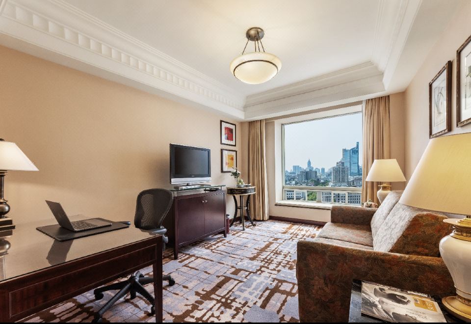 城市市景?湖景家庭套房+飄窗