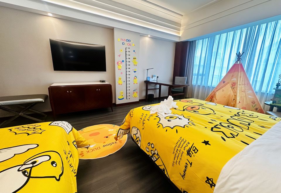 Courtyard by Marriott Shanghai FengxianFamily-friendly 2-bed Room