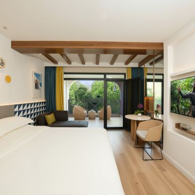 臨江陽台大床房 歐暇·地中海飯店（桂林象鼻山兩江四湖店）優惠