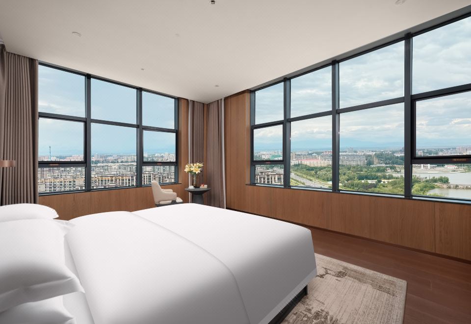 Deluxe Presidential Suite