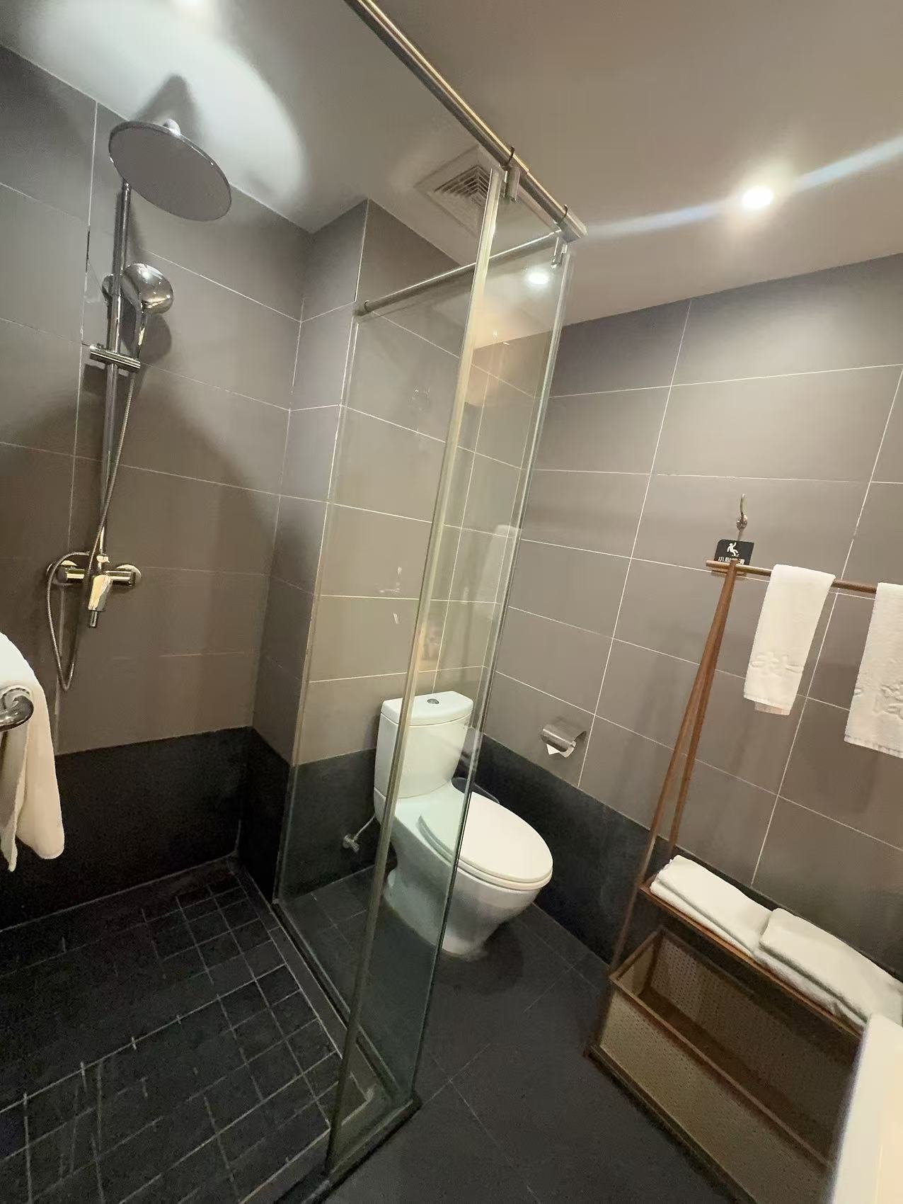 澄心大床房（顶喷花洒＋智能电视投屏＋商务休闲空间）