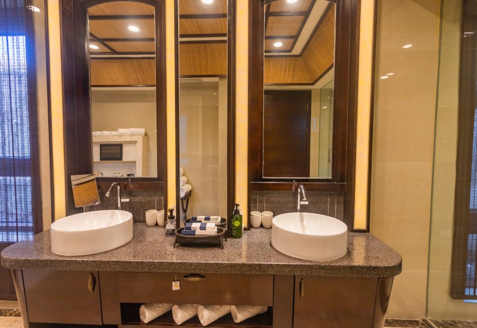 三臥三衞大單泡池6人別墅