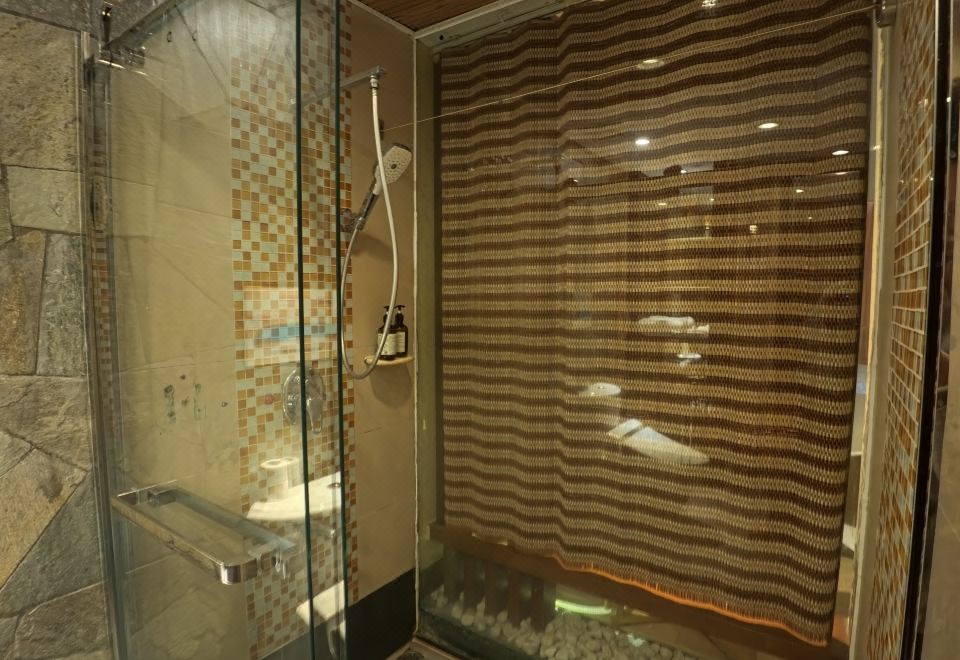 影音豪华大床房（百寸大屏+腾讯VIP+零压观影枕）无窗