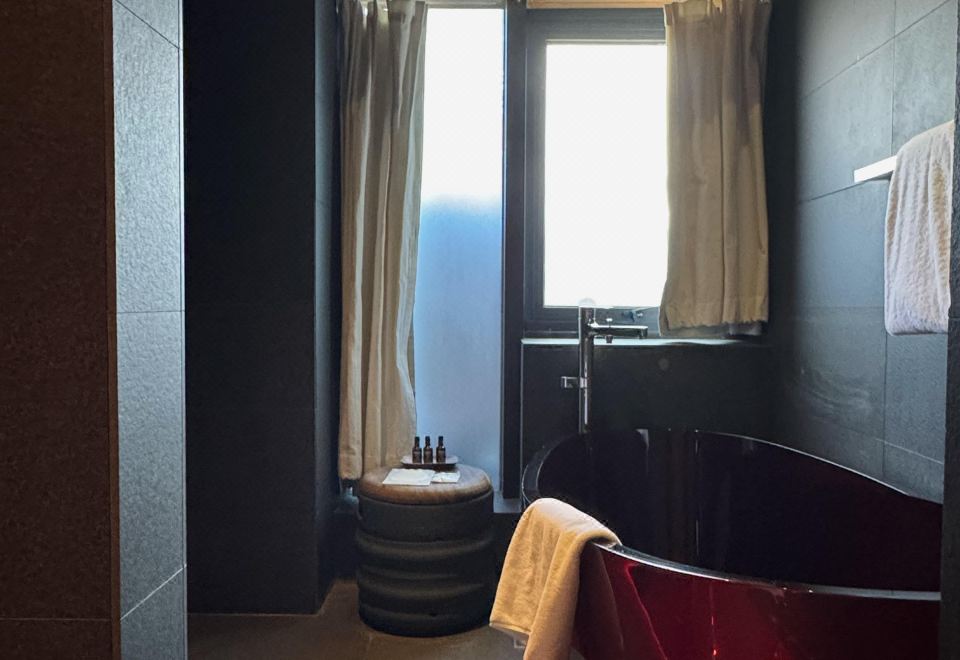 花園行政雙臥套房+2室1廳3衞+戶外露臺+宜人山色