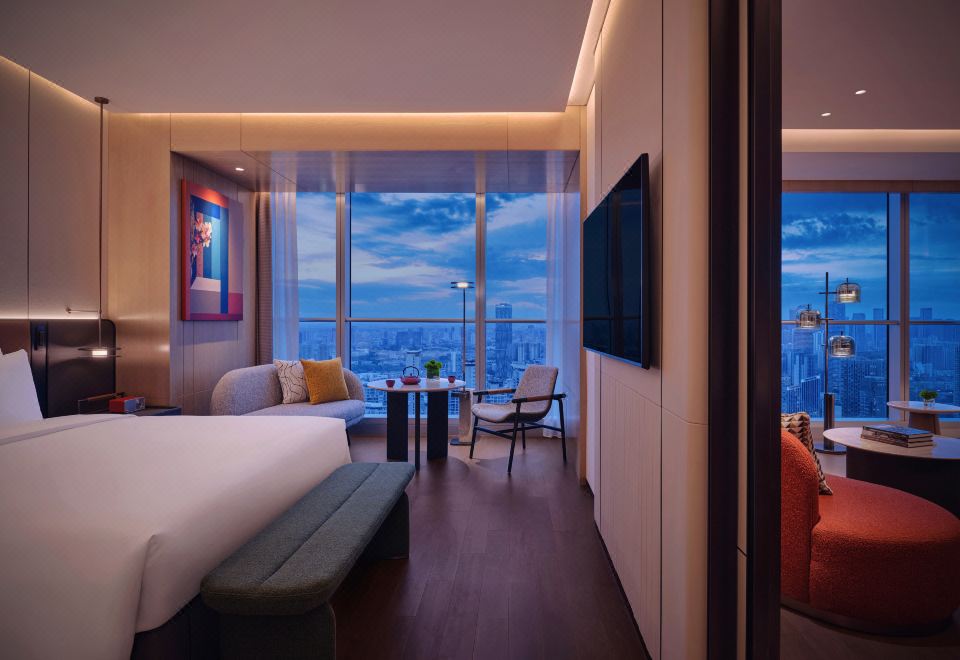 Deluxe Suite King
