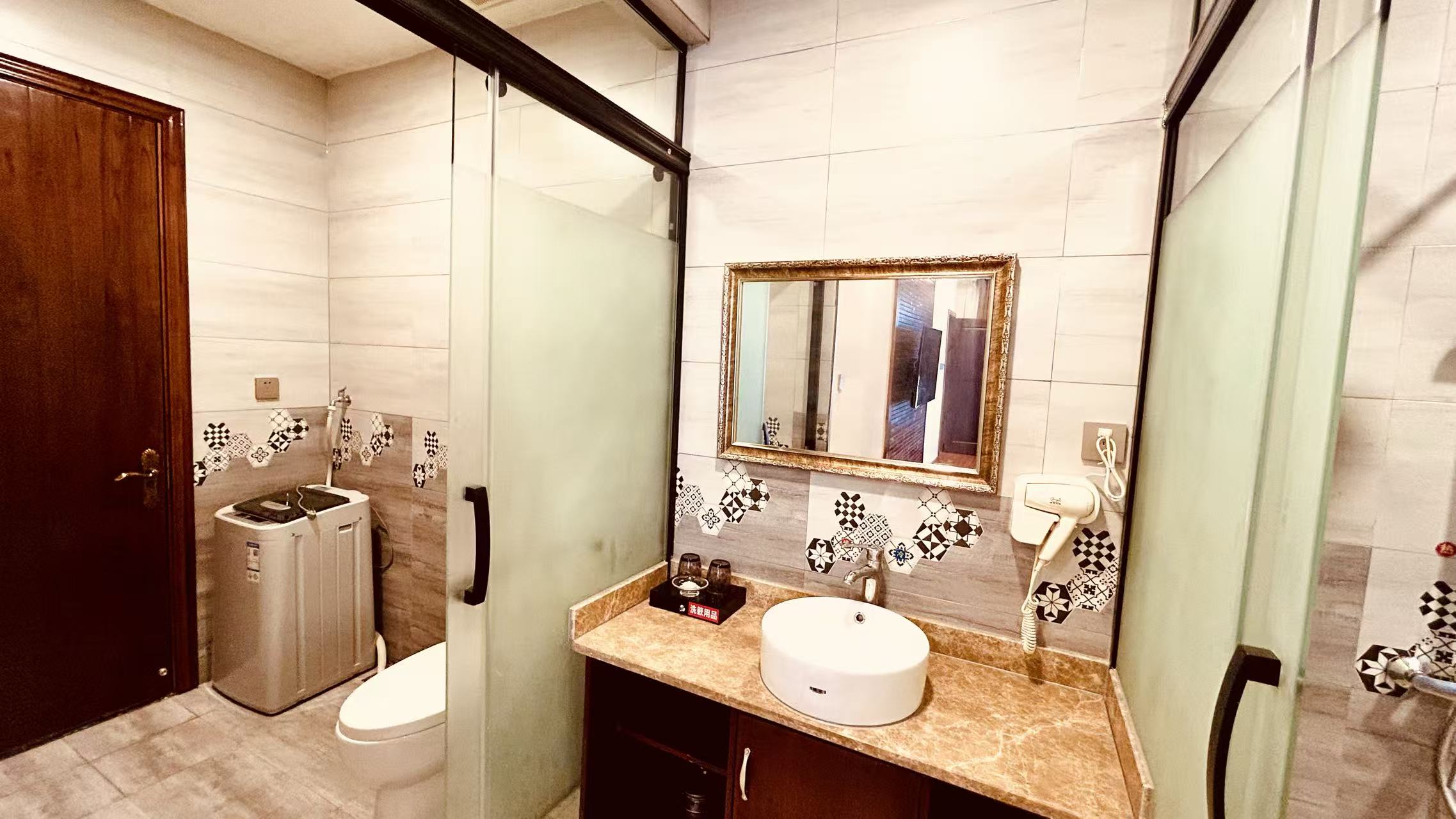 私家双庭院情侣套房（大圆床）