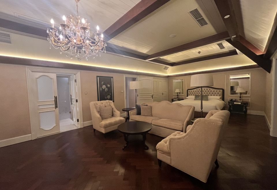 the Castle Hotel, A Luxury Collection HotelPremier Sea-View Three-Bedroom Duplex Apartment Suite 300