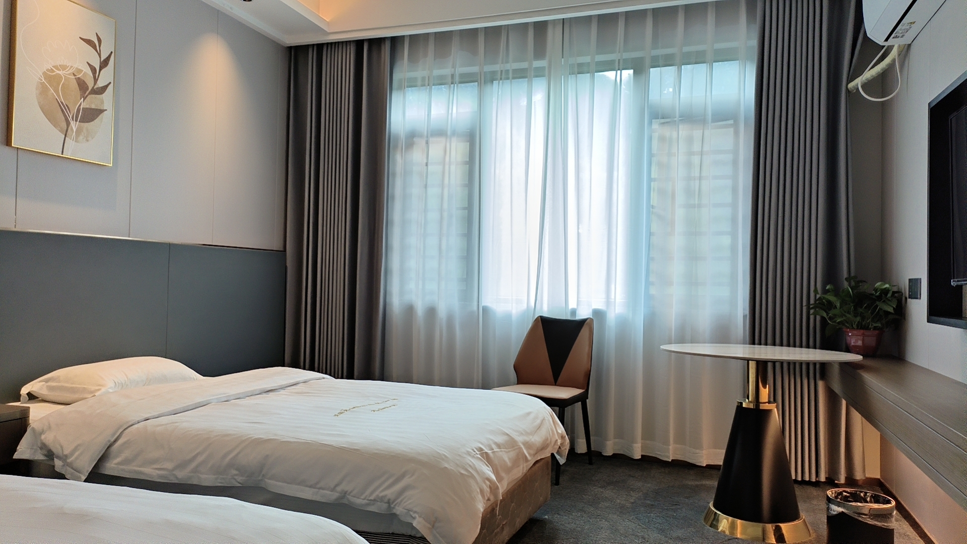 Longshan Hotel雅致双人间