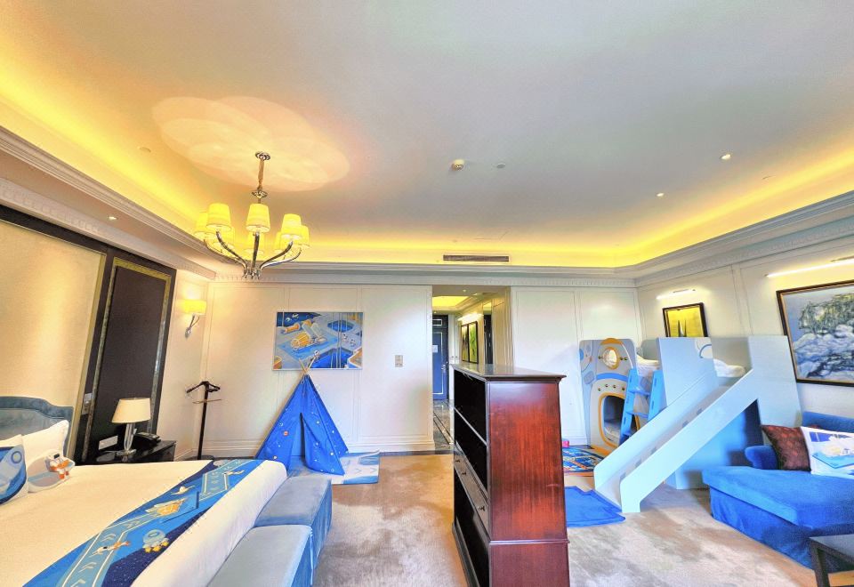 航空航天主题亲子套房（大空间，上下铺及滑梯，浴缸）