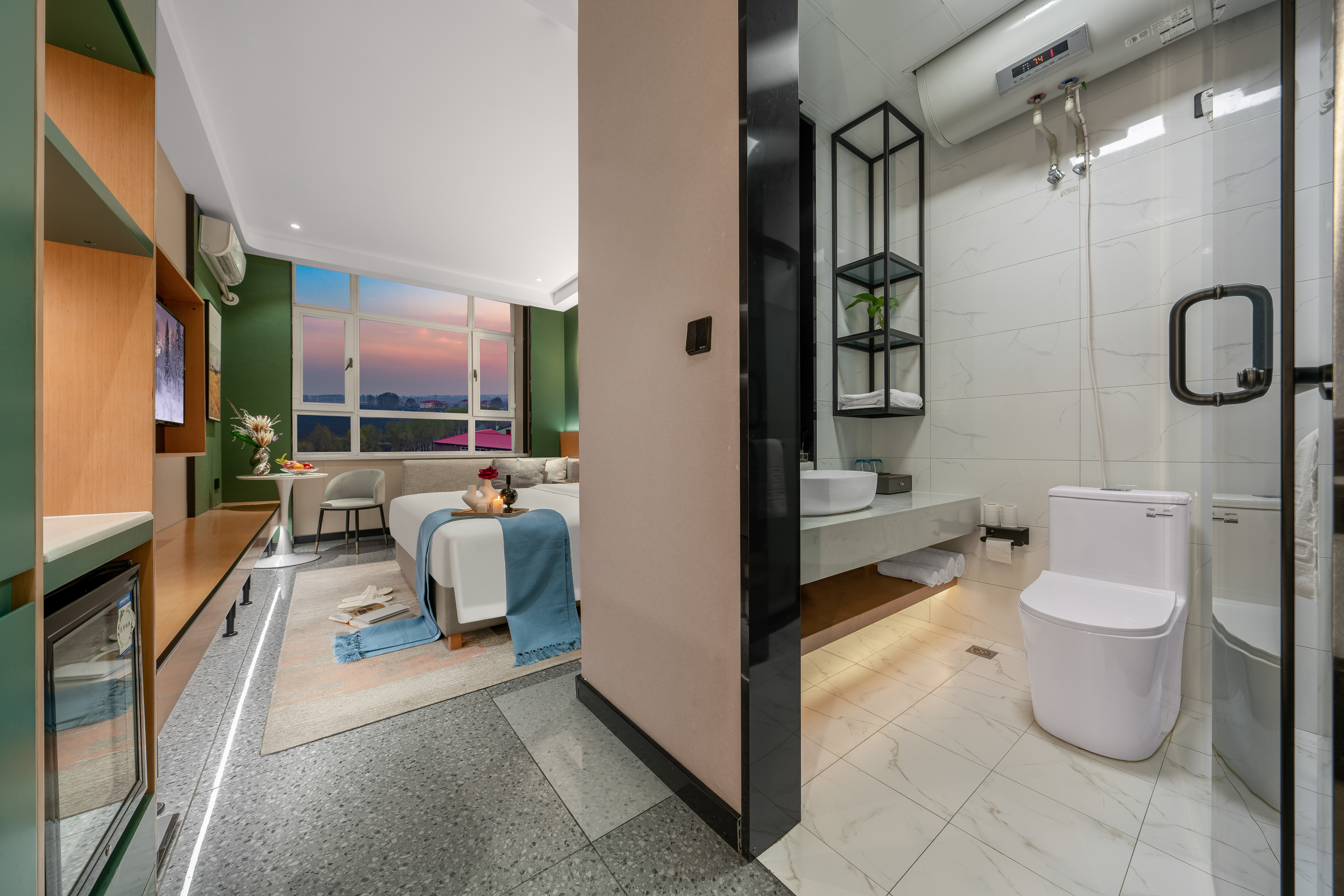 奢享大床房【智能马桶+0压记忆棉床垫+按摩器+冷藏柜】