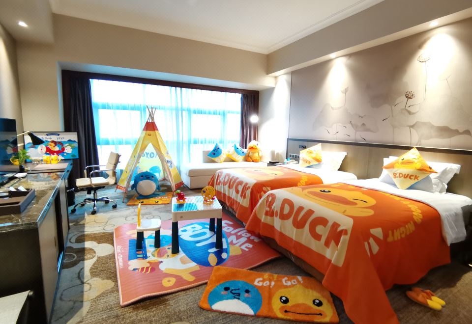 Pine City Hotel ShanghaiB.Duck Themed Family Room