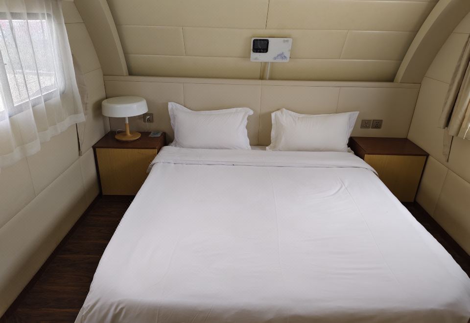 Pingcuo kangsang Everest base camp oxygen rich HotelOxygen Diffusion, Qingmeng Xinghe Double Bed Rv (Scenic View Terrace + Sunshade)