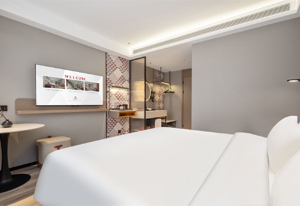 標準大床房〔智能客控+智能投屏+零壓床墊〕