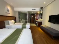 CLOVER HOTEL MONIVONG - BY EMMA