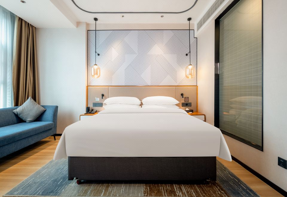 Deluxe Queen Room