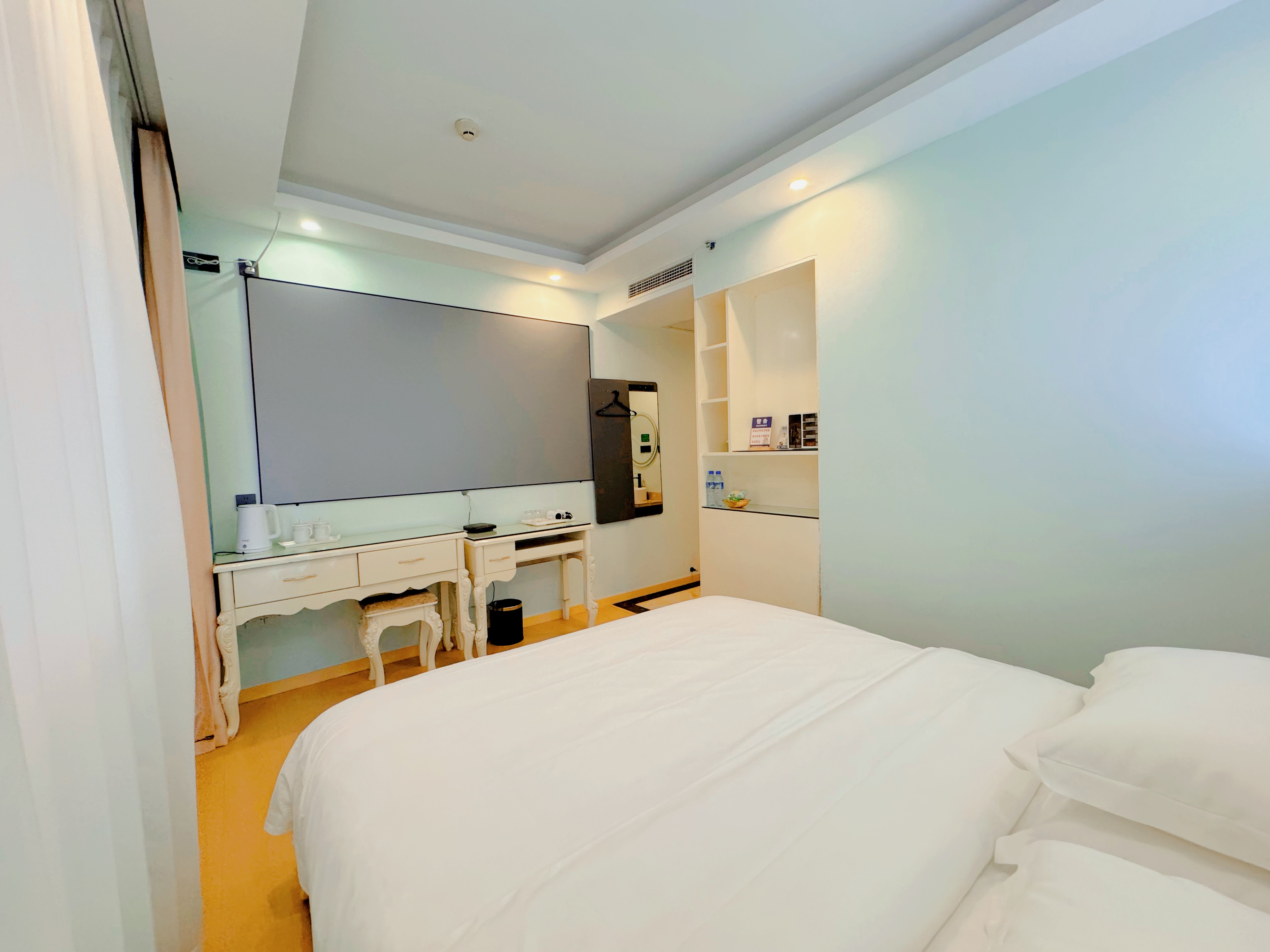 静谧.智能影音单间（影院级放映机+4K投屏+100寸巨幕观影+智能客控）