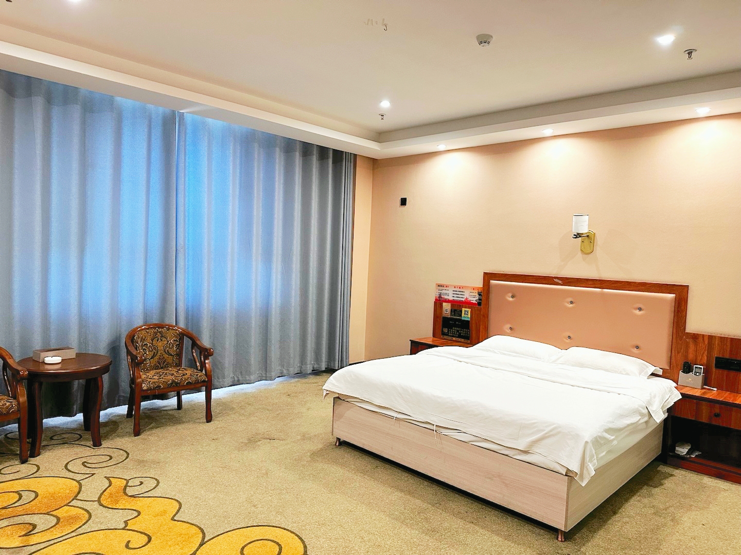 Huocheng Wanjiayue Hotel特惠大床房（舒适床品+超大空间）