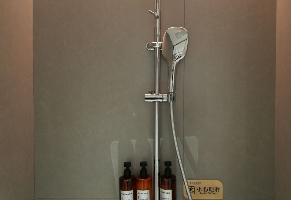 悅奢大床房︱記憶床墊︱全屋聲控︱記憶枕︱智能投屏