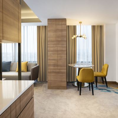 單卧室特大床套房 Hilton Garden Inn Jakarta Taman Palem優惠