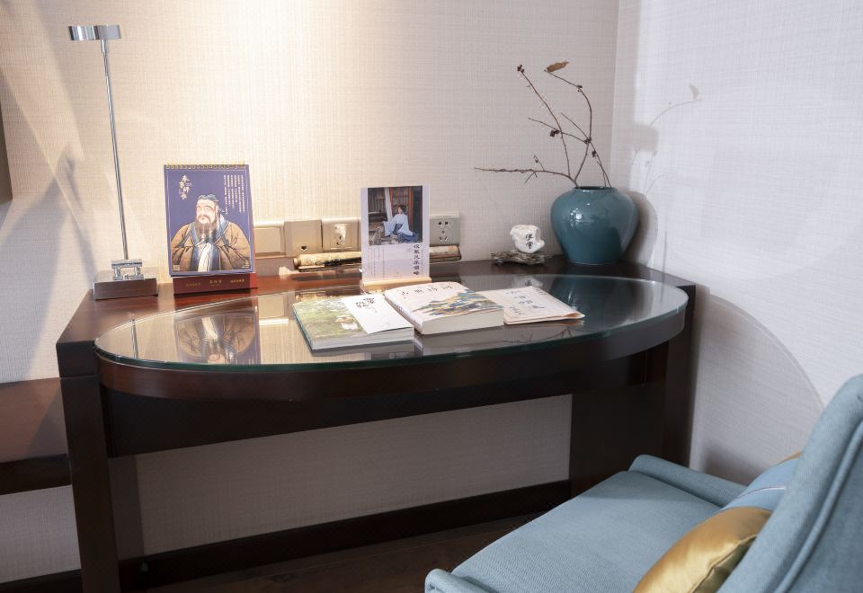 拈花精品大床房（L型4人沙發+詩意空間）