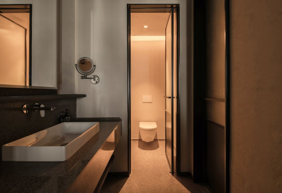 Qusong 180° Snow Mountain View Double Bed Room
