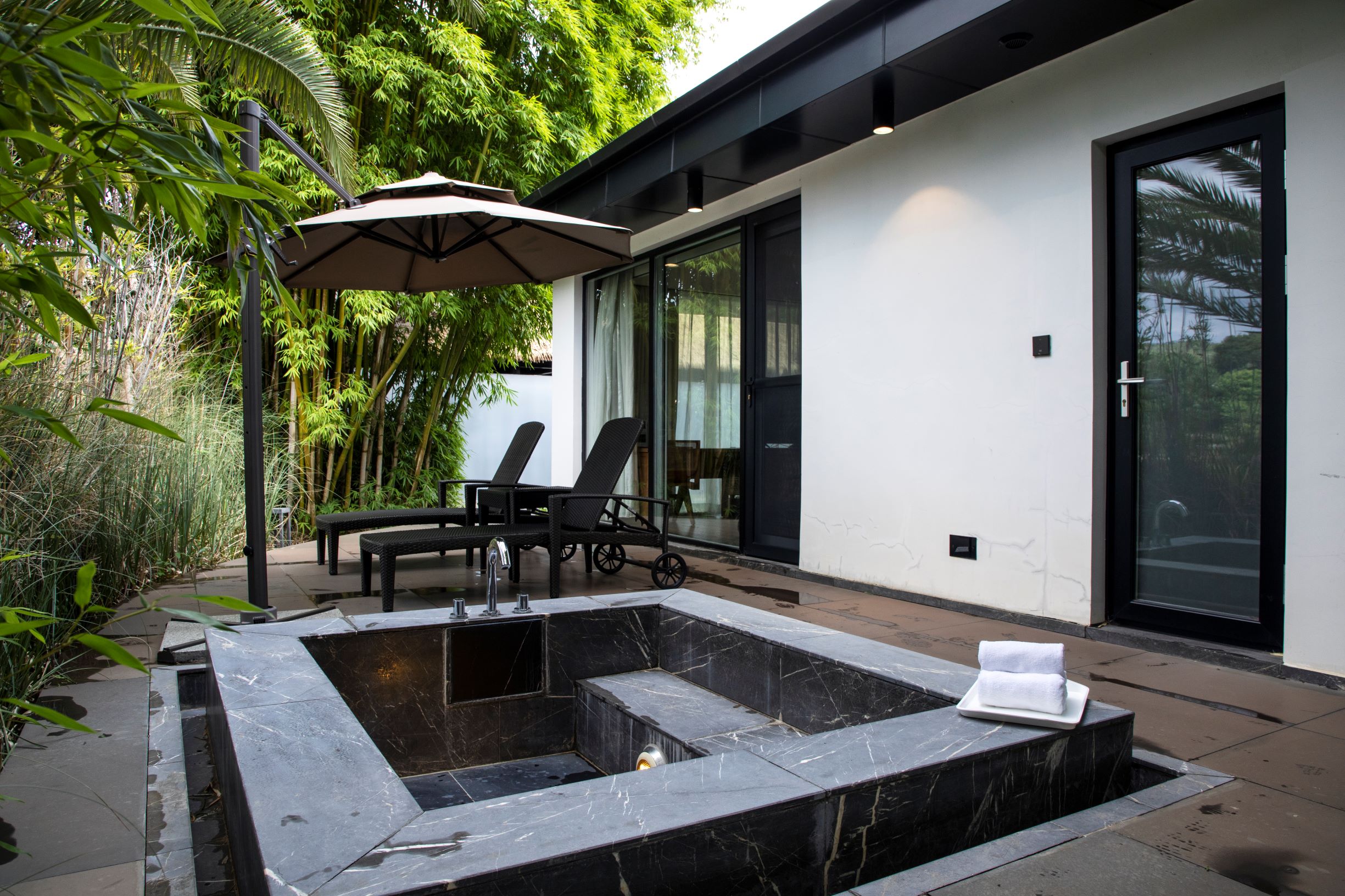 湖畔泡池大床房（户外泡池）