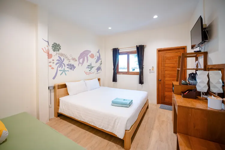 ห้องเตียงใหญ่พร้อมระเบียง