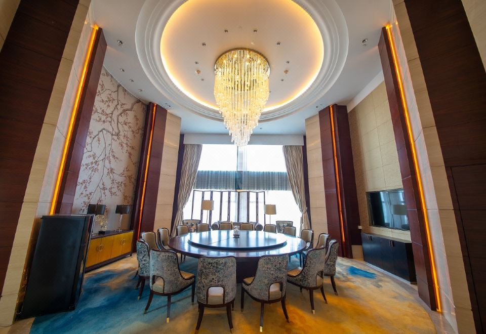 Crowne Plaza Guangzhou ZengchengDuplex Presidential Suite - With View (Top Floor)